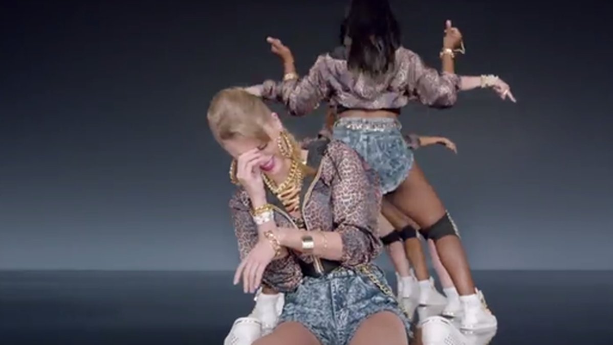 Taylor Swift har en ny look – och attityd i sin nya video. 